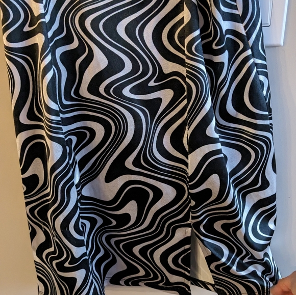 River Island mini dress black and white retro swirl - Picture 2 of 6